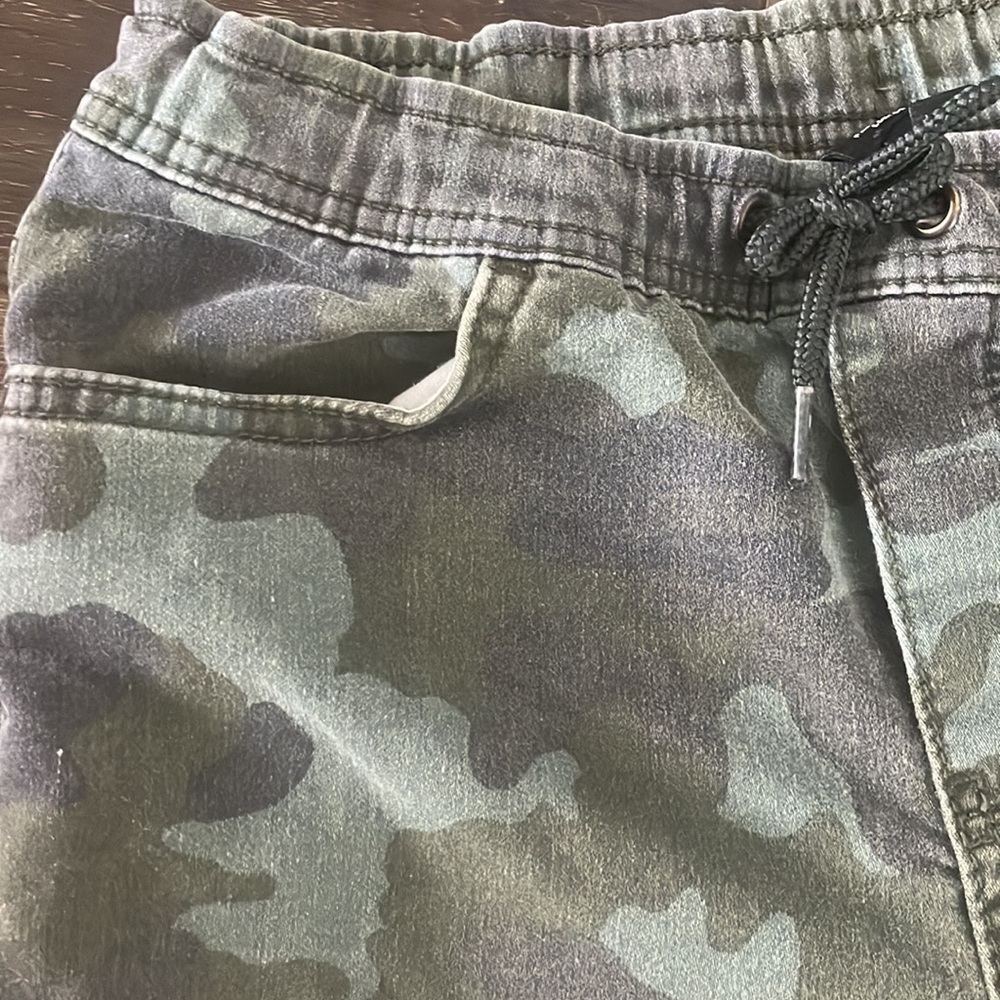 Boys Camo Shorts - Picture 4 of 6